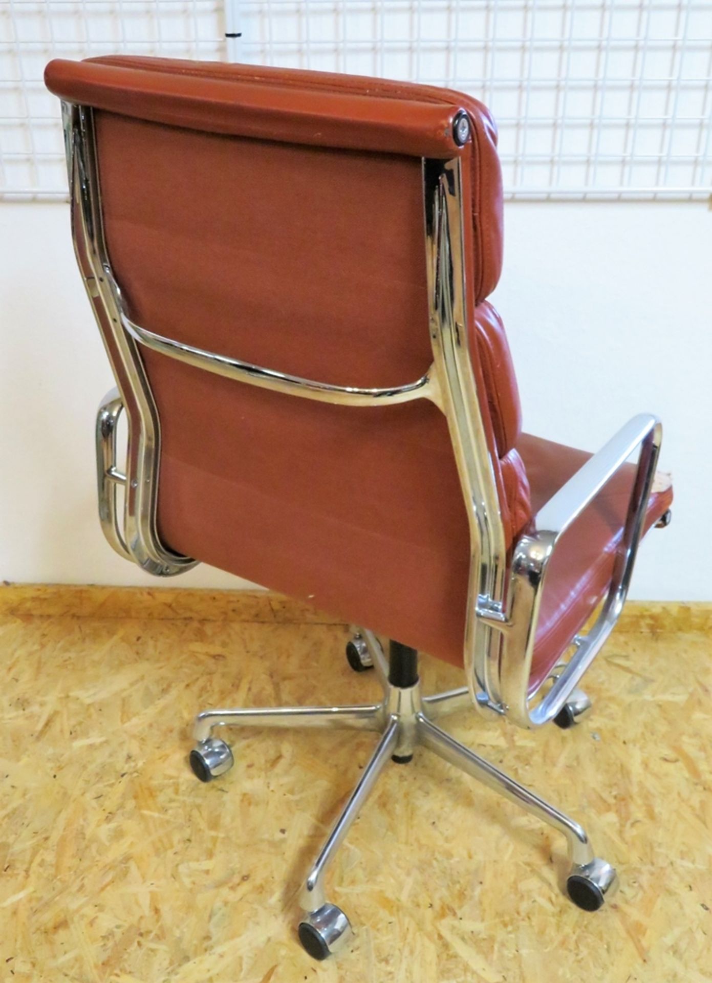 Vintage Lounge Chair/Bürodrehstuhl, Aluminium Chair Soft Pad, EA222, Entwurf Charles & Ray Eames fü - Image 4 of 4