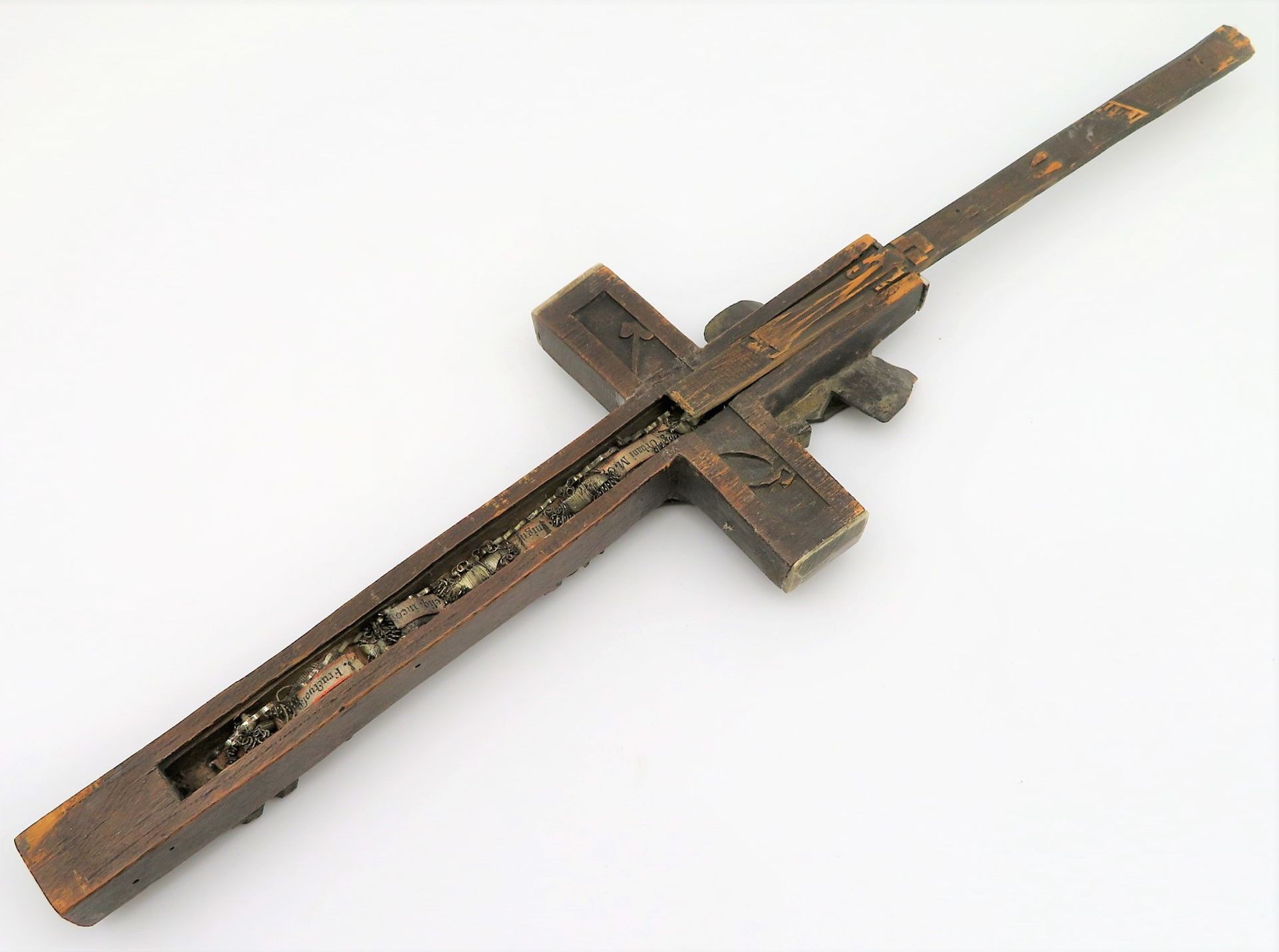 Reliquienkreuz, Alpenländisch, um 1800, Reliquien vorhanden, 27,5 x 11,5 x 3,5 cm. - Bild 2 aus 3