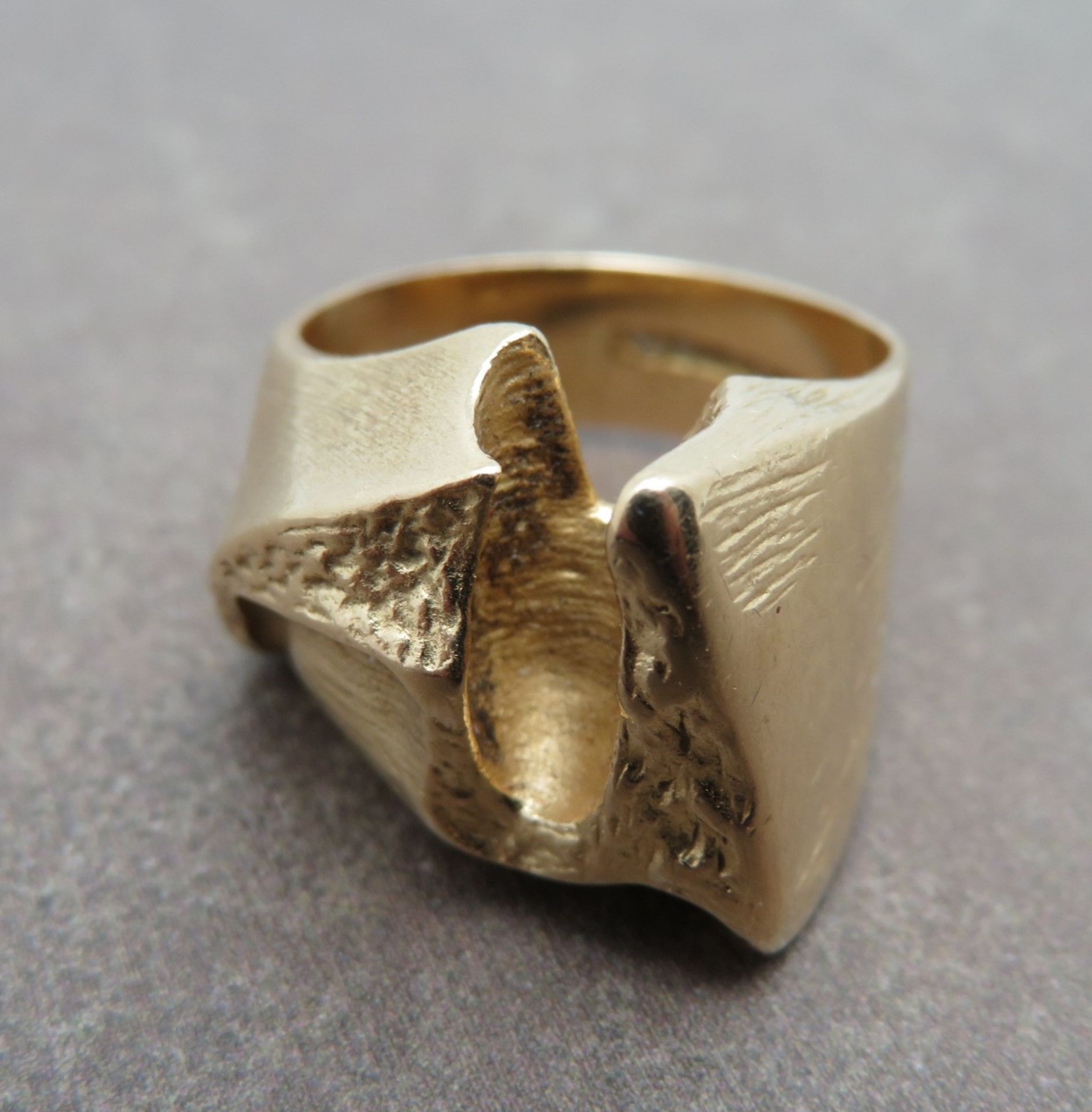 Designer Damenring, Finnland, Lapponia, Gold 585/000, gepunzt, 10,6 g, Ringkopf d 1,5 cm, Ringgr. 5