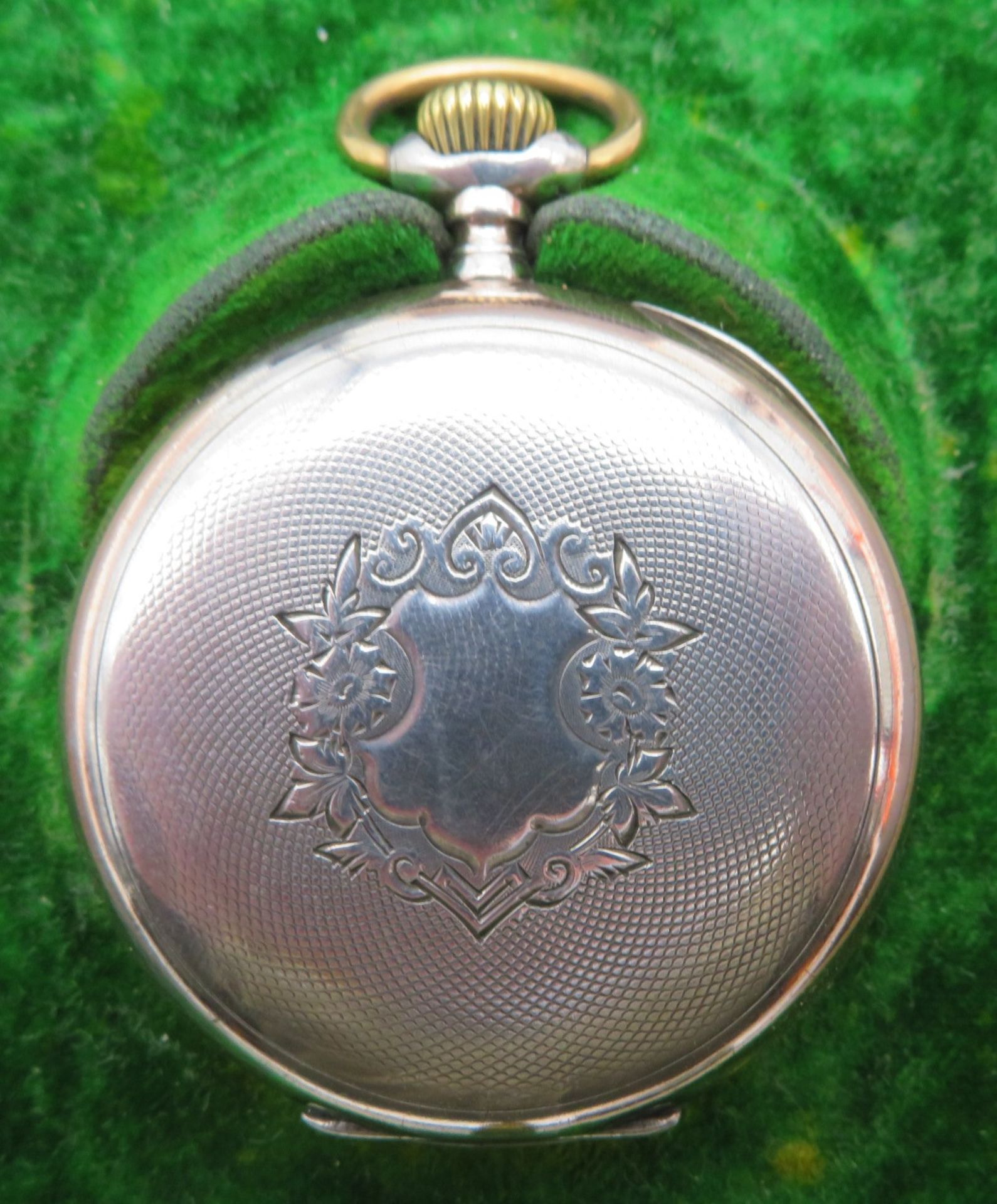 Taschenuhr, Omega, um 1900, Gehäuse und Innendeckel Silber 800/000, gepunzt, Kronenaufzug, intakt, - Image 2 of 4