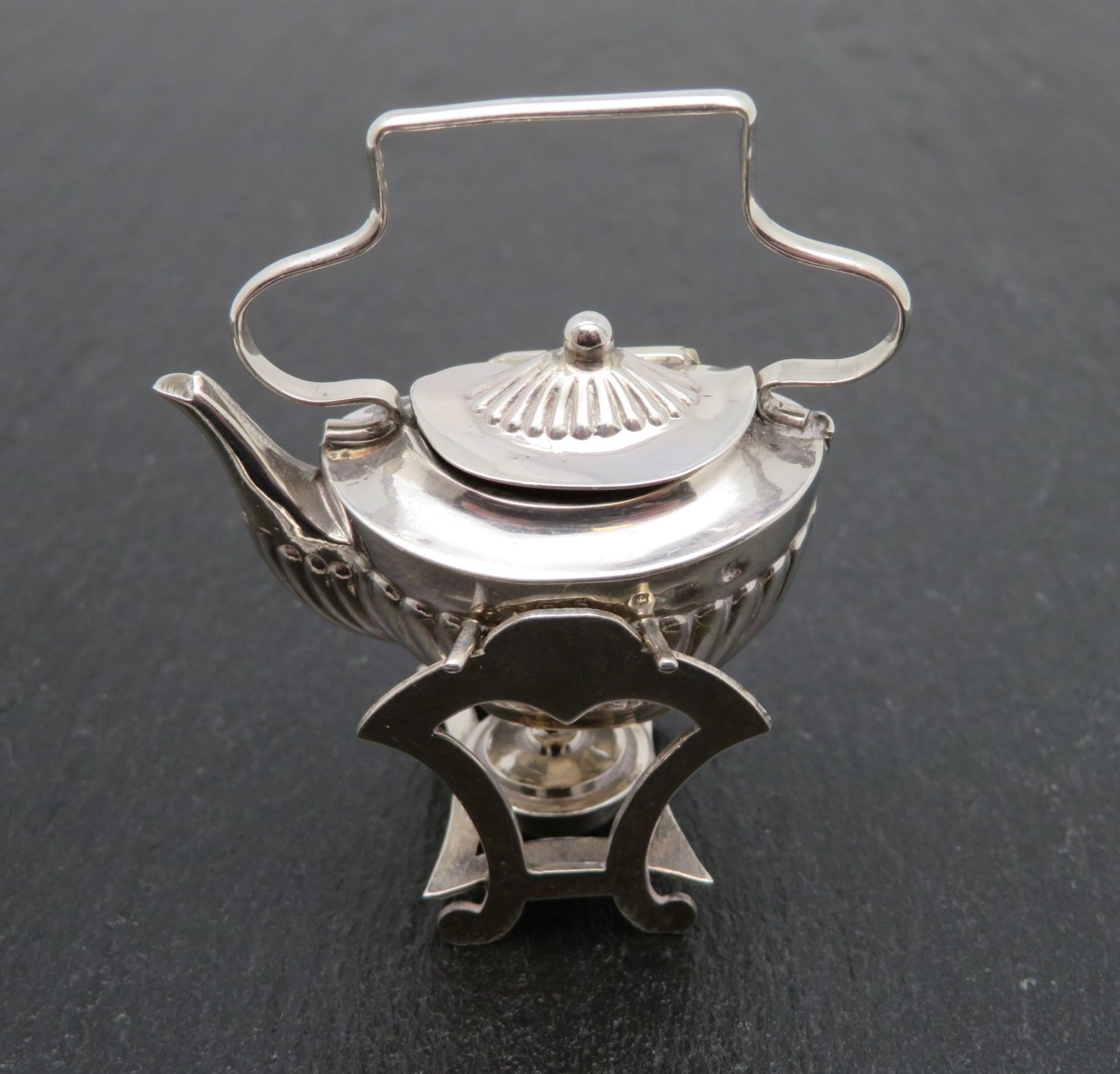 Puppenstubenzubehör/Miniatursilber, England, 11 teiliges Service, Silber 925/000, gepunzt, 63,7 g, - Image 2 of 3