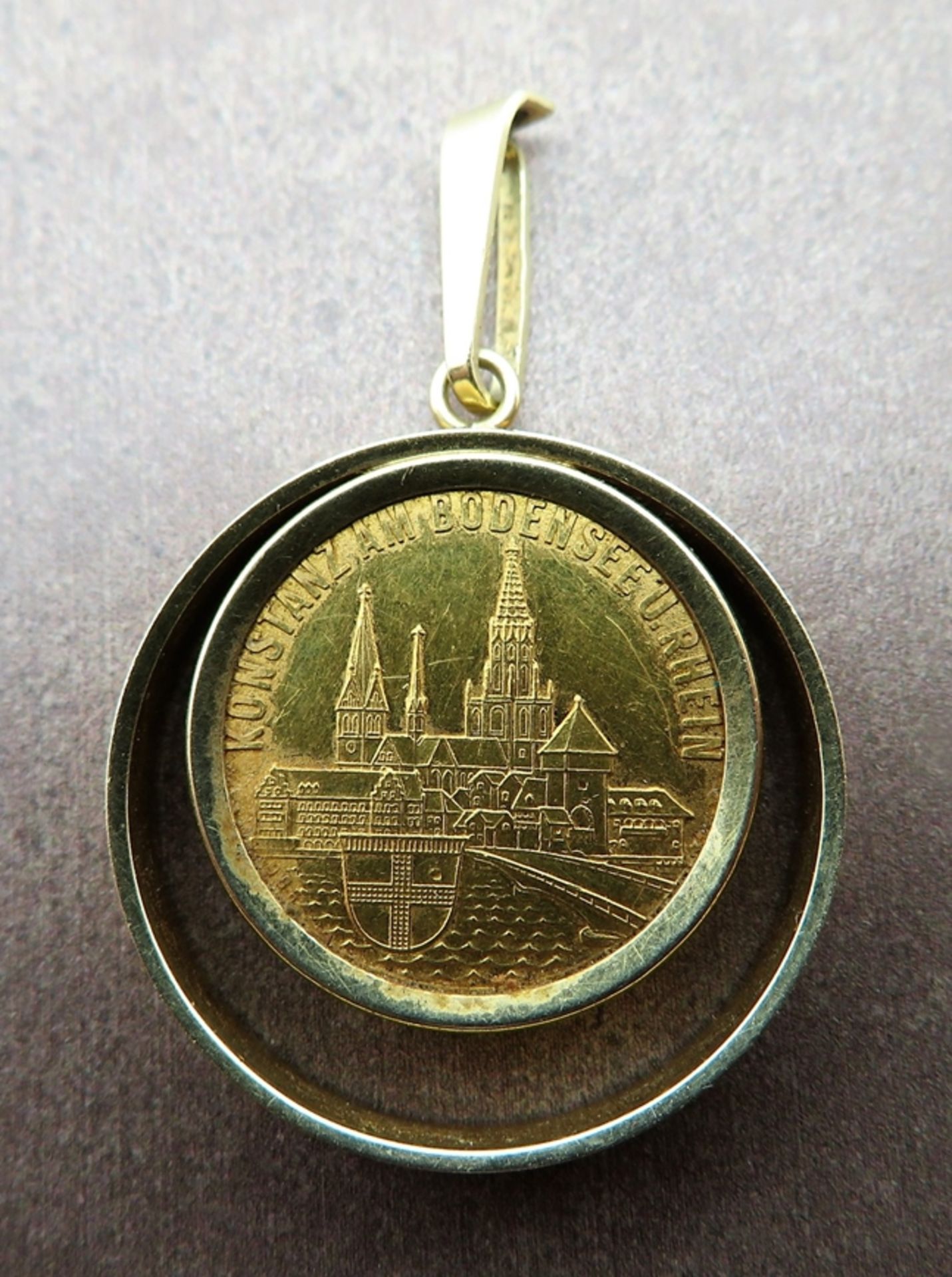 Anhänger mit Gedenkmedaille, Konzil zu Konstanz 1414 - 1418, Medaille Gelbgold 986/000, gepunzt, Fa