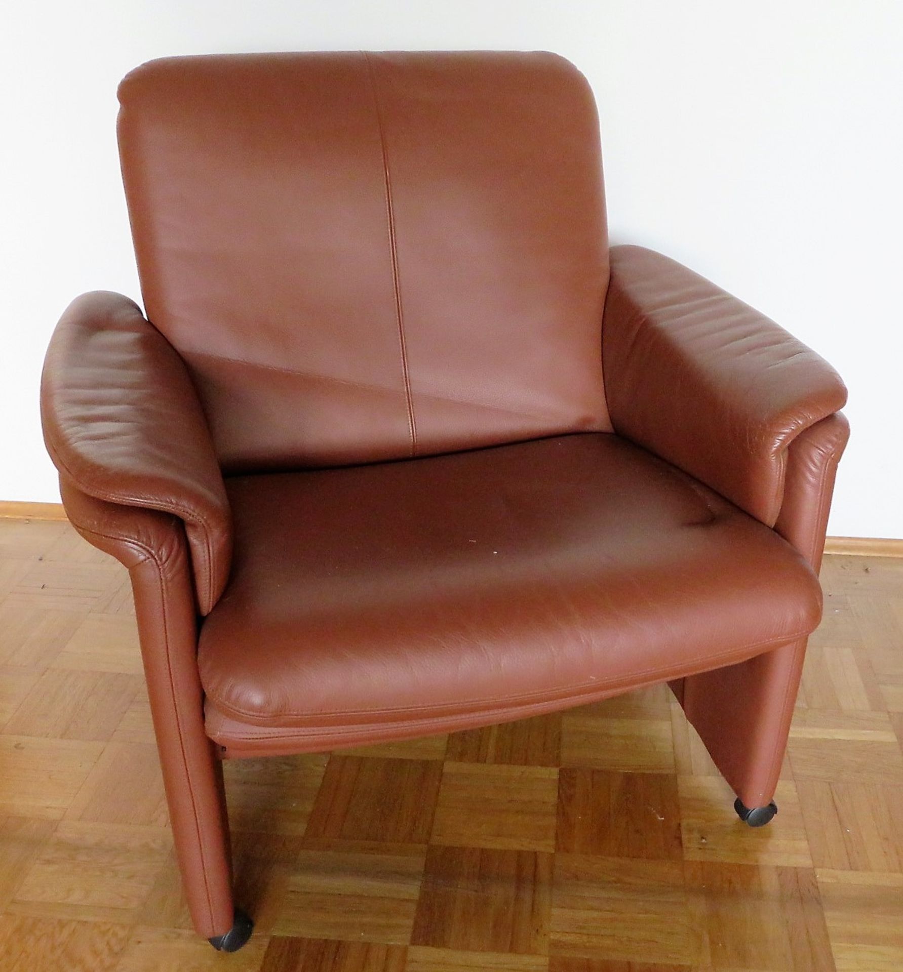 2 Sessel, Erpo Collection, cognacfarbenes Leder, 85 x 84 x 89 cm.