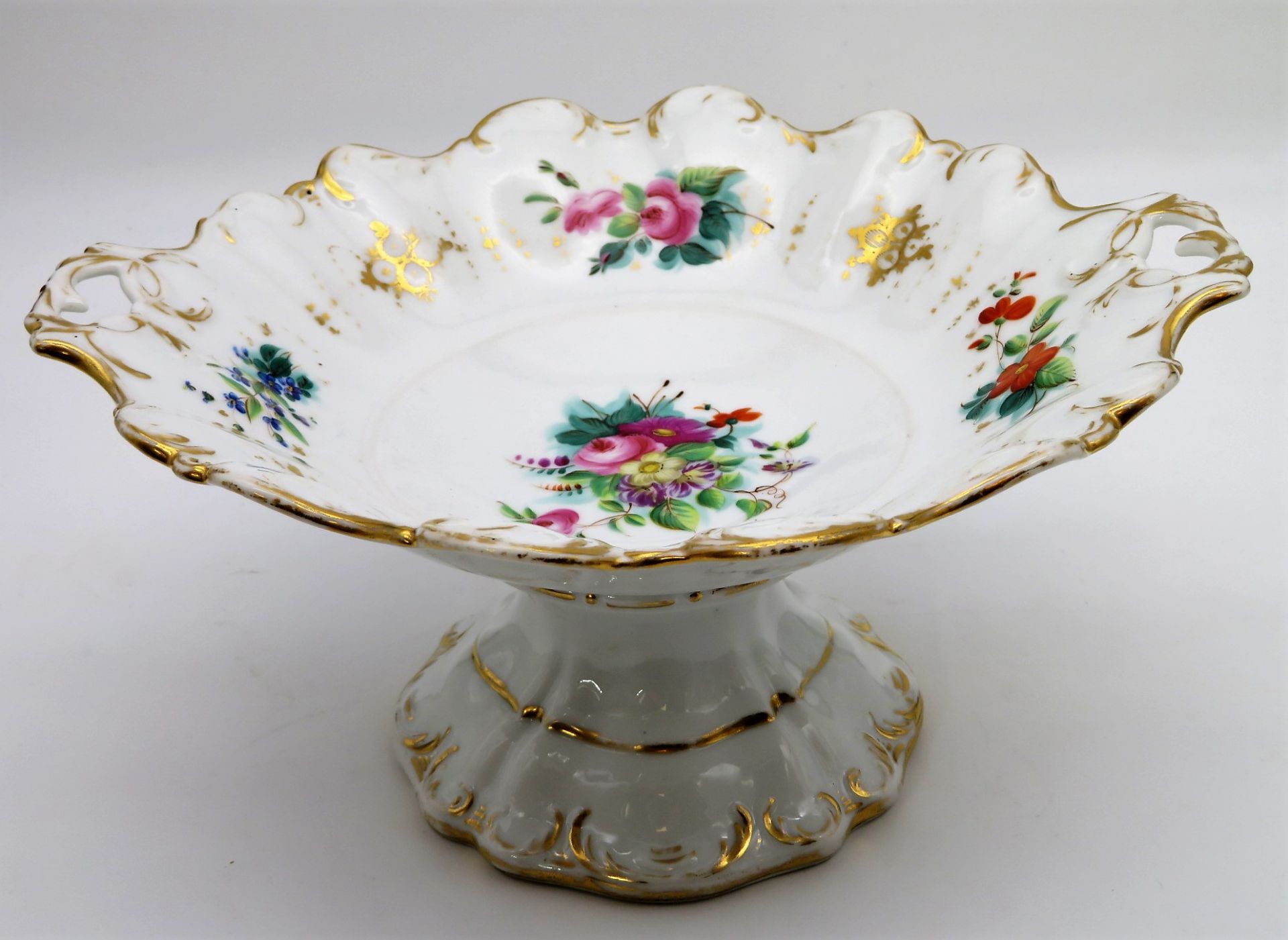 Aufsatzschale, Biedermeier, 19. Jahrhundert, Weißporzellan mit polychromer Blüten- und Goldbemalung