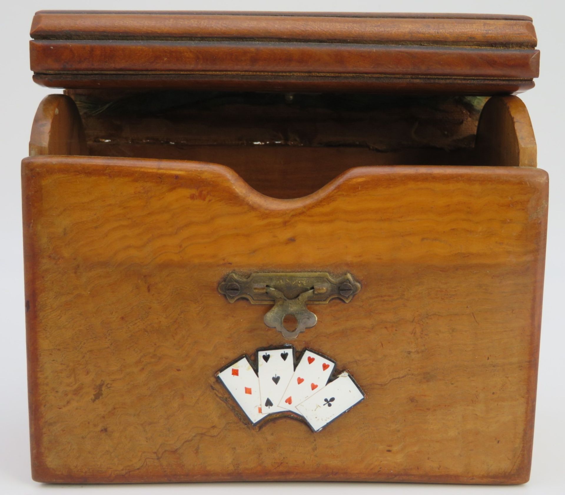Kartenschatulle, 19. Jahrhundert, Edelholz mit Abbildungen vierer Spielkarten in Email, 9,5 x 12 x  - Bild 2 aus 3