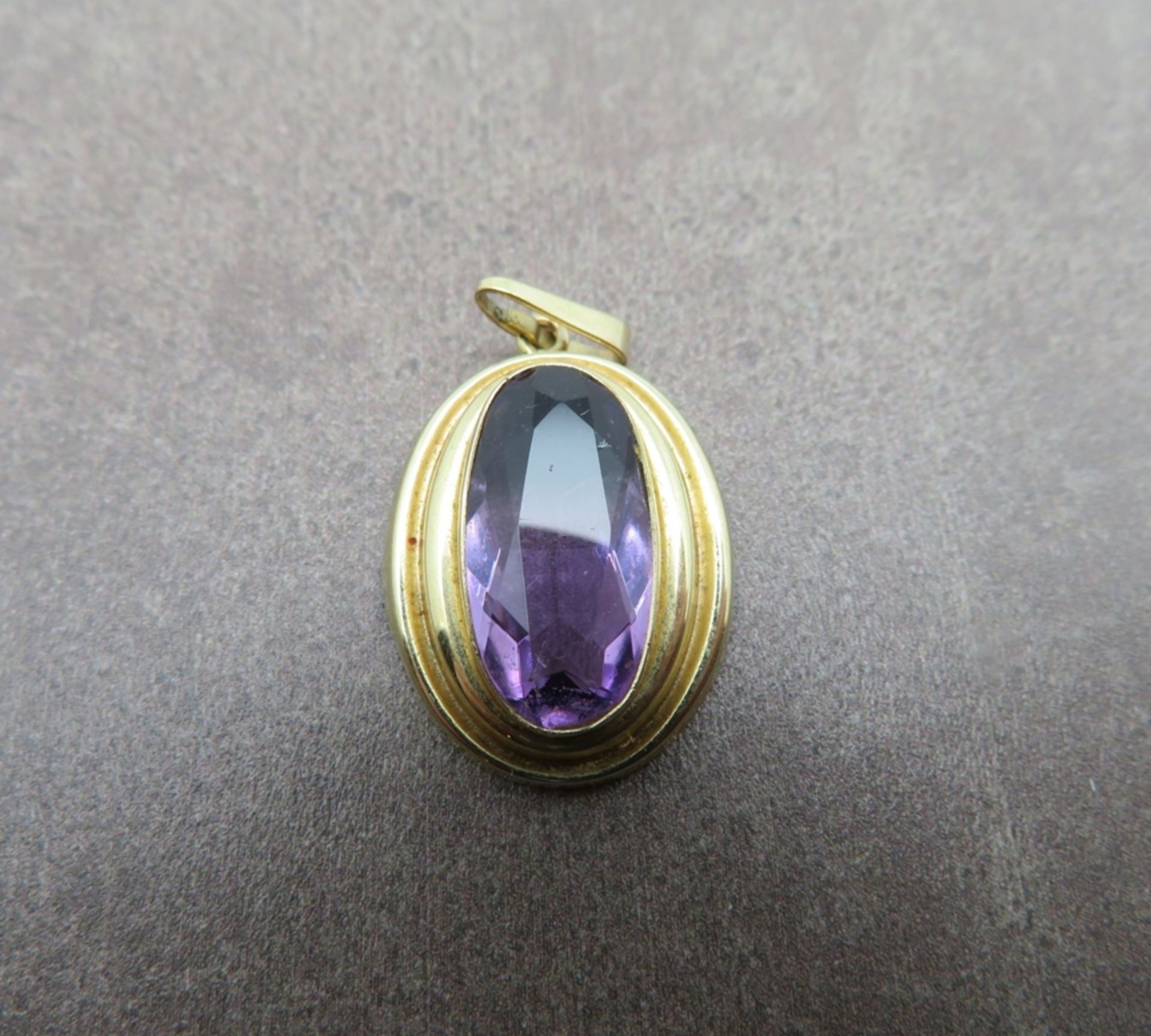 Vintage Anhänger, facettierter Amethyst, Ovalschliff, Gelbgold 333/000, gepunzt, 1,8 g, Goldschmied