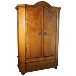 KLEIDERSCHRANK/ LEINENSCHRANK, um 1800,