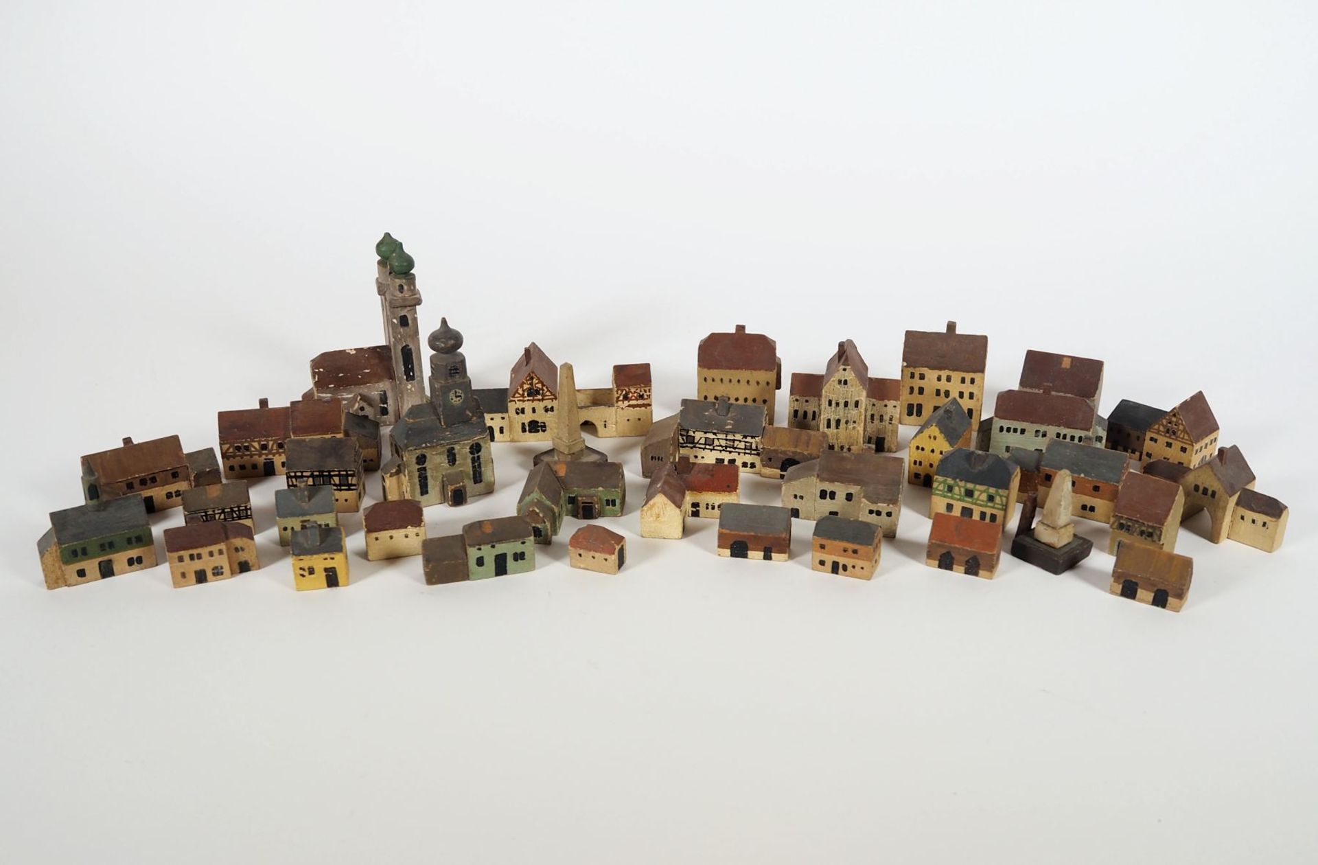 MINIATURGEBÄUDE/ SPIELZEUGGEBÄUDE, 1930er-50er-Jahre, Holz,