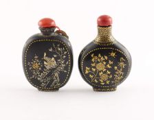 ZWEI SNUFF BOTTLE, Schwarzlack, Dekor