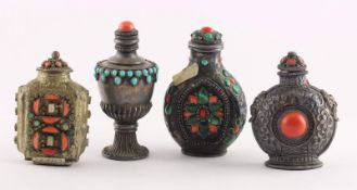 VIER SNUFF BOTTLE IM MONGOLISCHEN