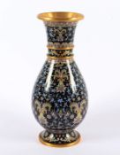 CLOISONNÉ-VASE, auf schwarzem Grund