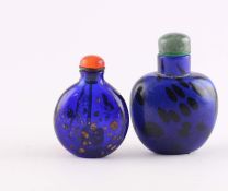 ZWEI SNUFF BOTTLE, Glas, ein Stopper