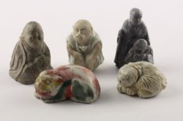 FÜNF NETSUKE, Porzellan und anderes