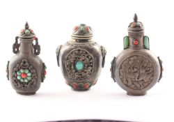 DREI SNUFF BOTTLE IM MONGOLISCHEN