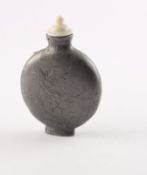 SNUFF BOTTLE, Zinn, auf den