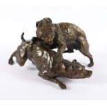 ZWEI HUNDE, Bronze, H 15, L ca.