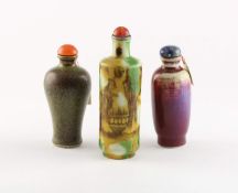 DREI SNUFF-BOTTLE, Porzellan,