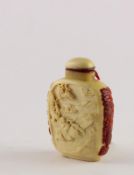 SNUFF BOTTLE, Hornbill, im Relief