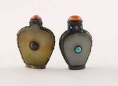 ZWEI SNUFF BOTTLE, glatter Jade-Korpus