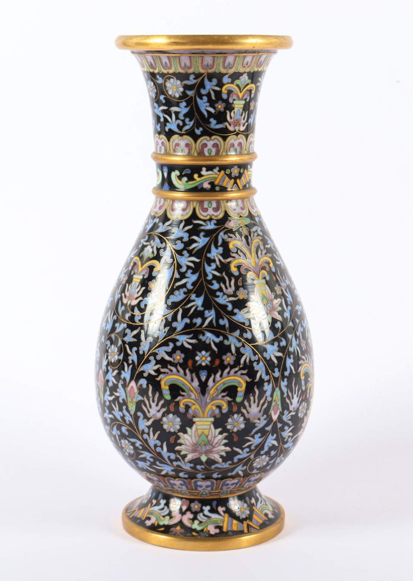 CLOISONNÉ-VASE, auf schwarzem Grund - Bild 2 aus 3