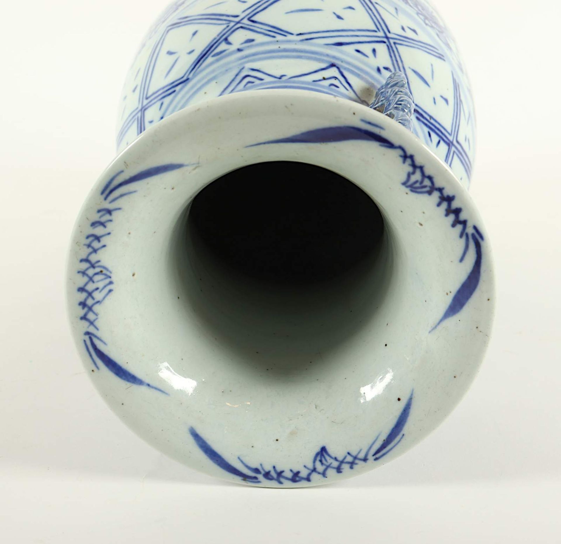 GROSSE BLAU-WEISE VASE, Porzellan, am - Image 3 of 4