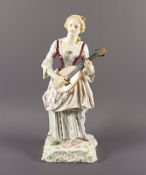 GROSSE FIGUR "MANDOLINENSPIELERIN",