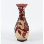 VASE, farbloses, satiniertes Glas, rot