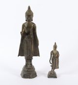 ZWEI STEHENDE BUDDHA, Bronze, H bis