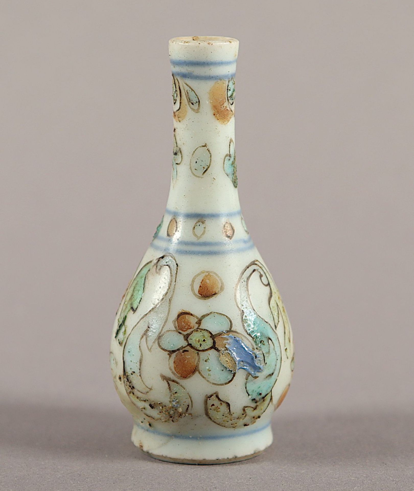 MINIATUR-VASE, Porzellan, in