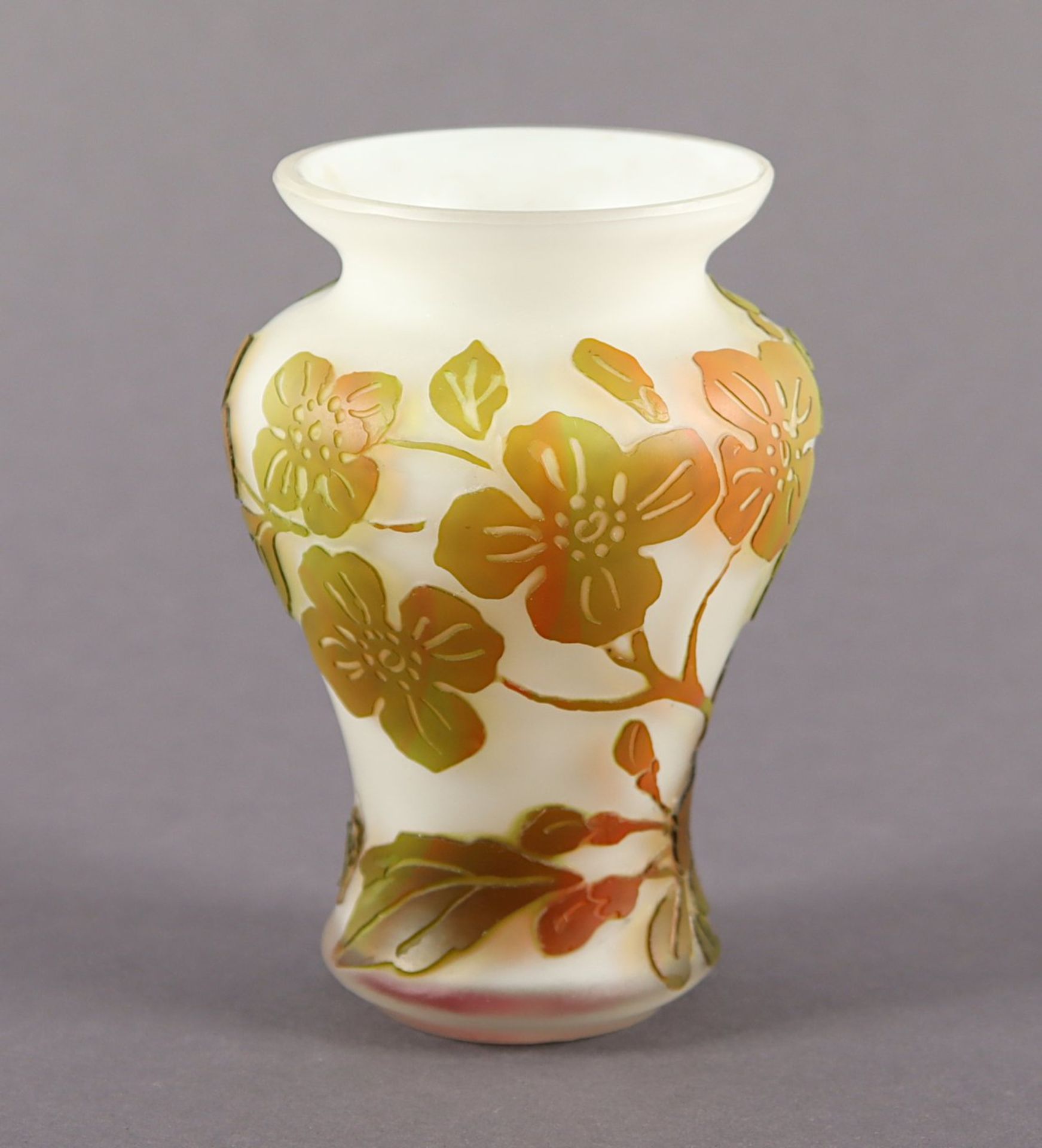 KLEINE VASE, farbloses Glas,