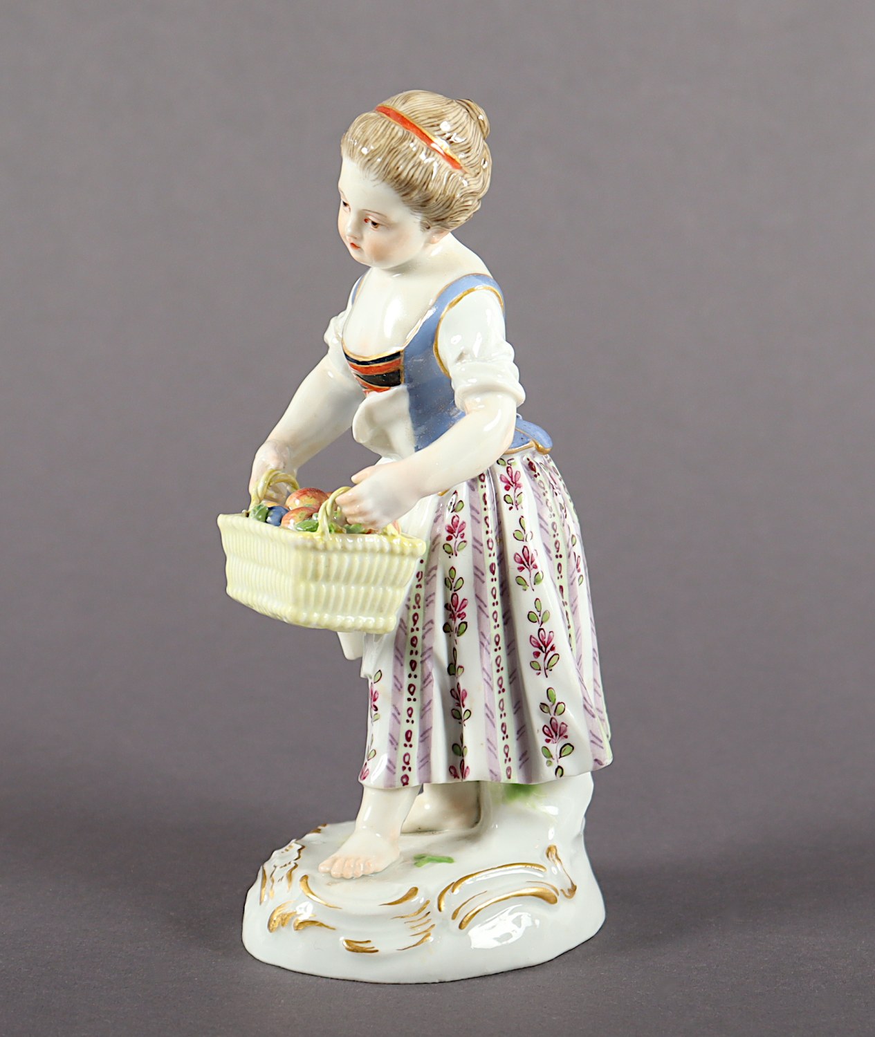 FIGUR "GÄRTNERKIND MIT GEMÜSEKORB", - Image 3 of 5