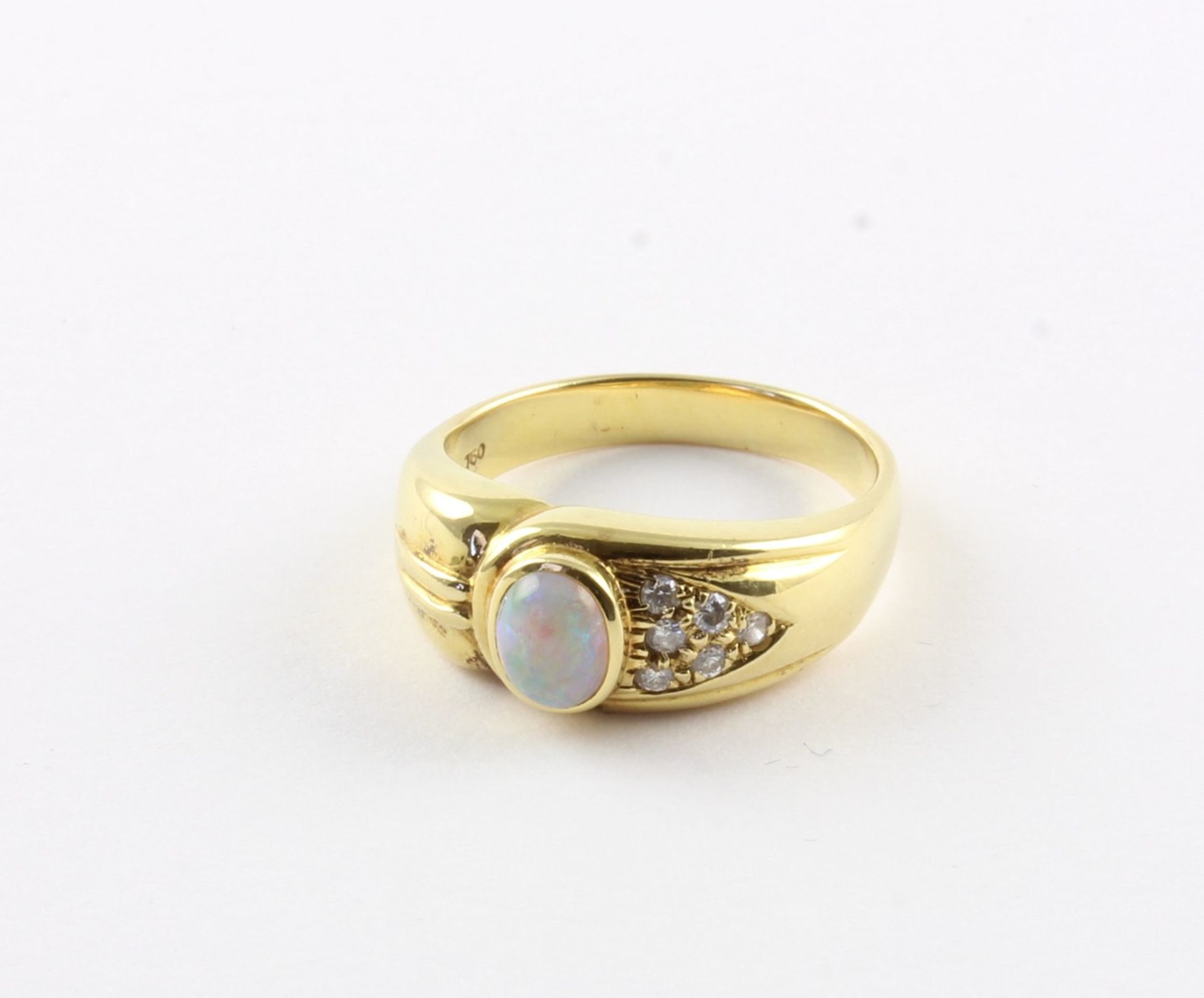 OPAL-RING, 750/ooo Gelbgold, besetzt