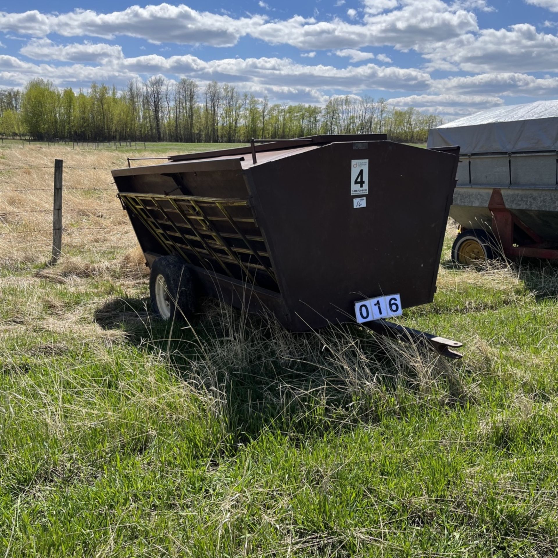 Cypress industries calf creep, Approx. 200 bu. With panels