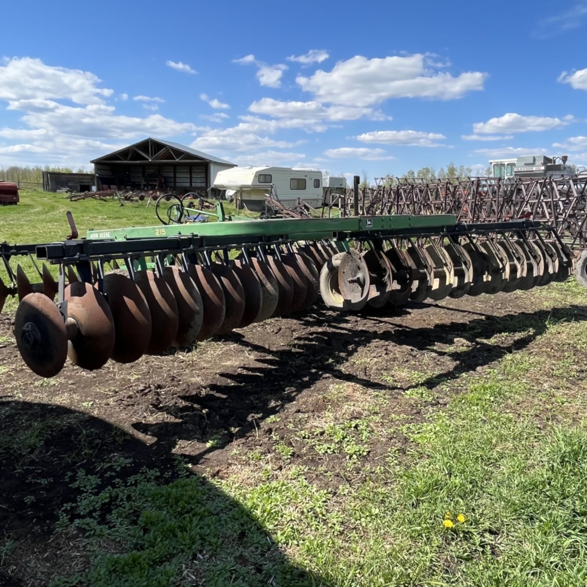 John Deere 215 Disk 16 ft. Hydraulic lift, good blades - Image 5 of 6