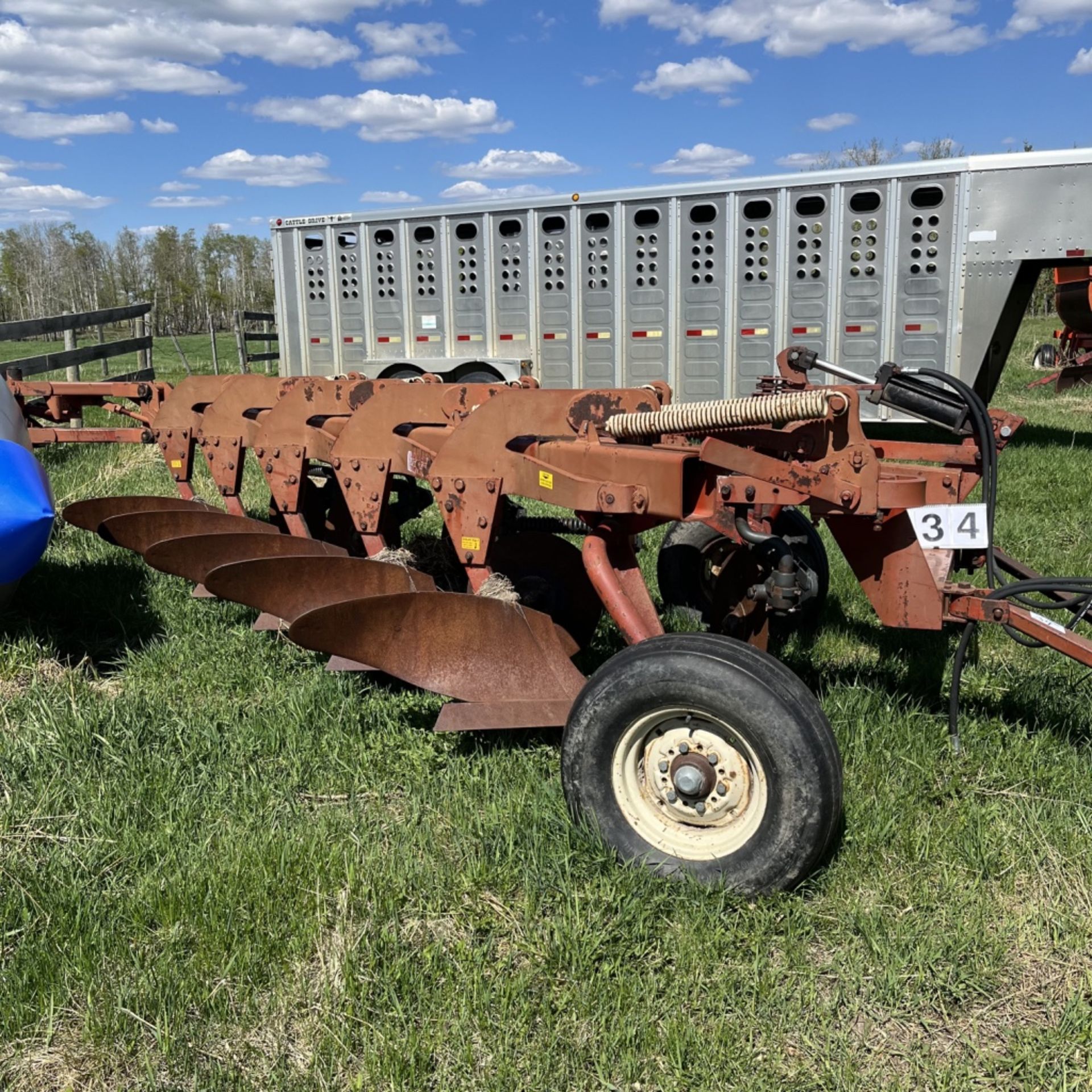 Melroe 5 bottom plow, coulters, auto reset - Image 3 of 4