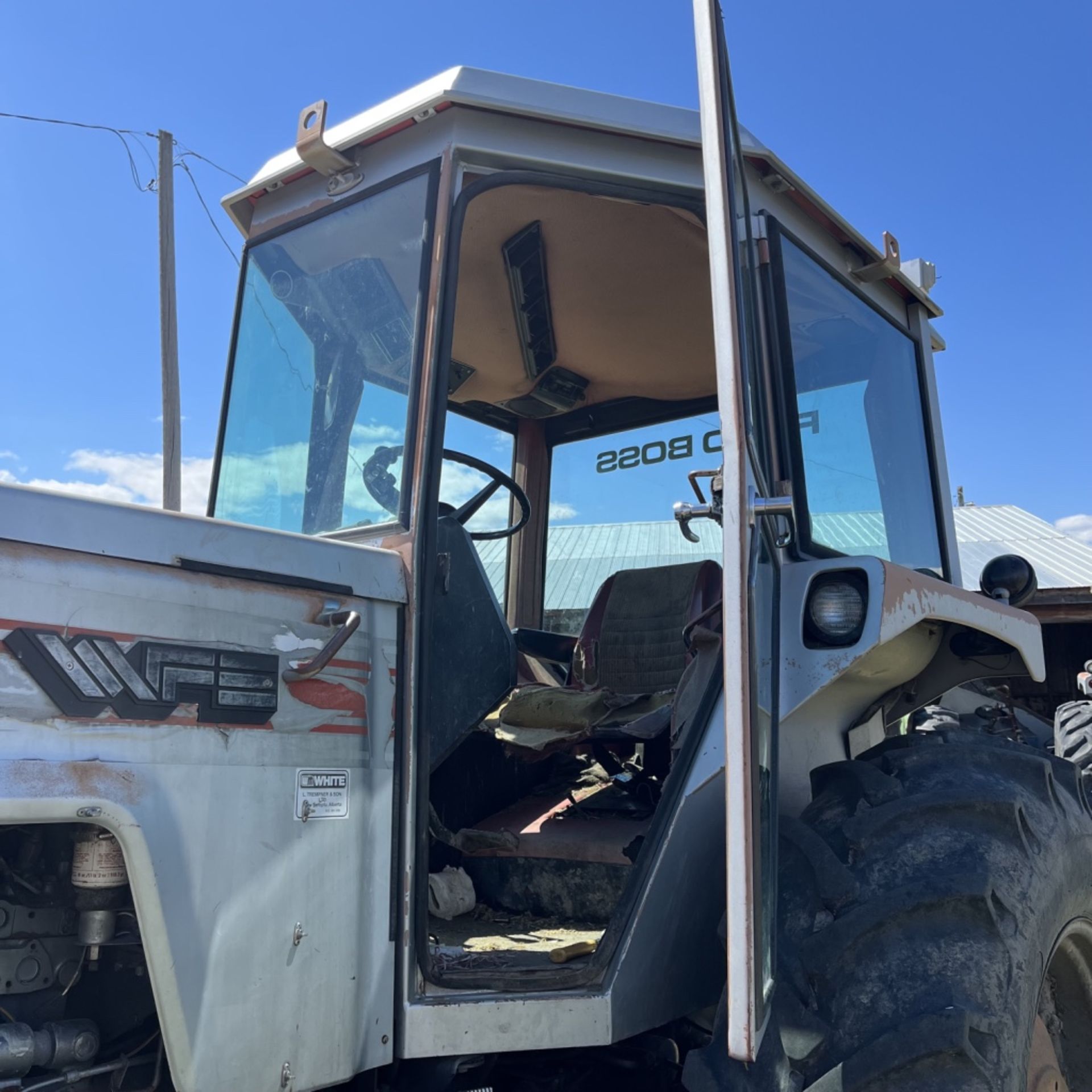 White Field Boss 2-110 tractor, Duals 11240 hrs. Triple Hydraulics, PTO, Running, weak back - Image 7 of 9