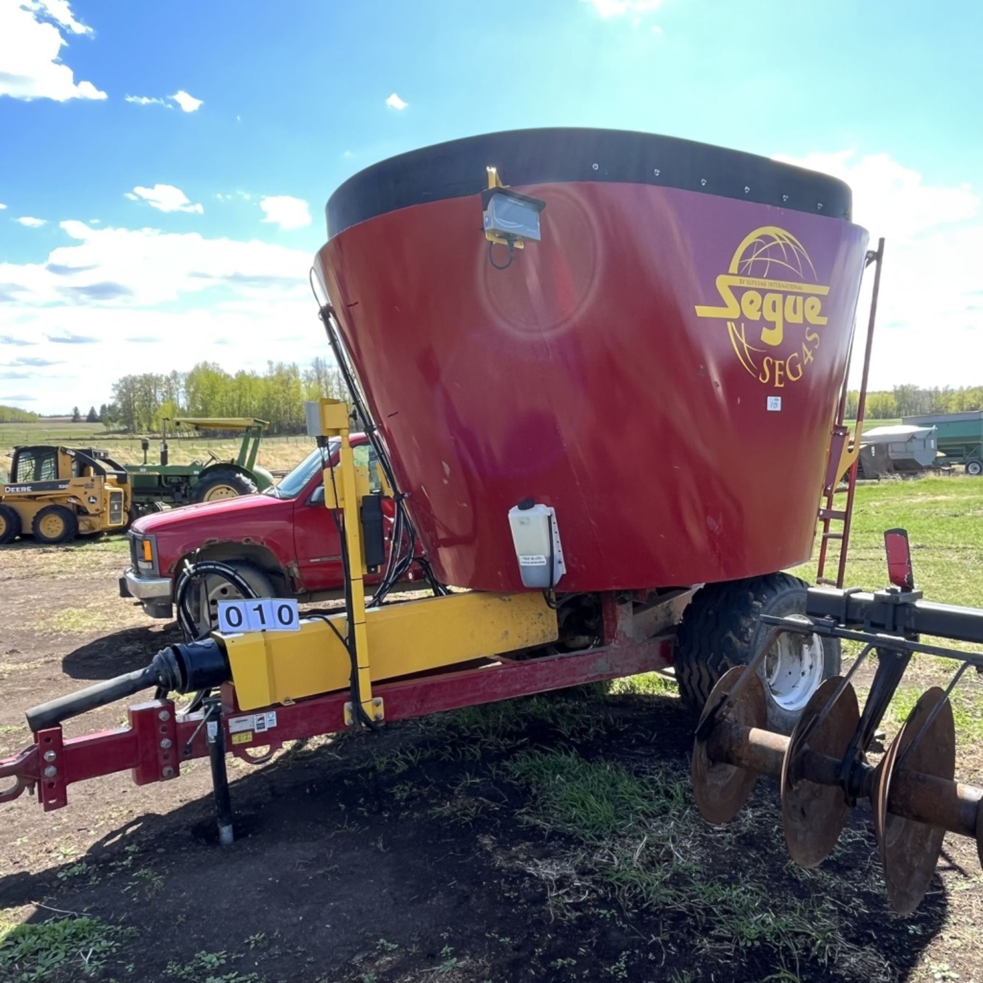 Supreme SEG 4S Single screw mix wagon, 540 PTO, 2 scales, right hand discharge, excellent condition,