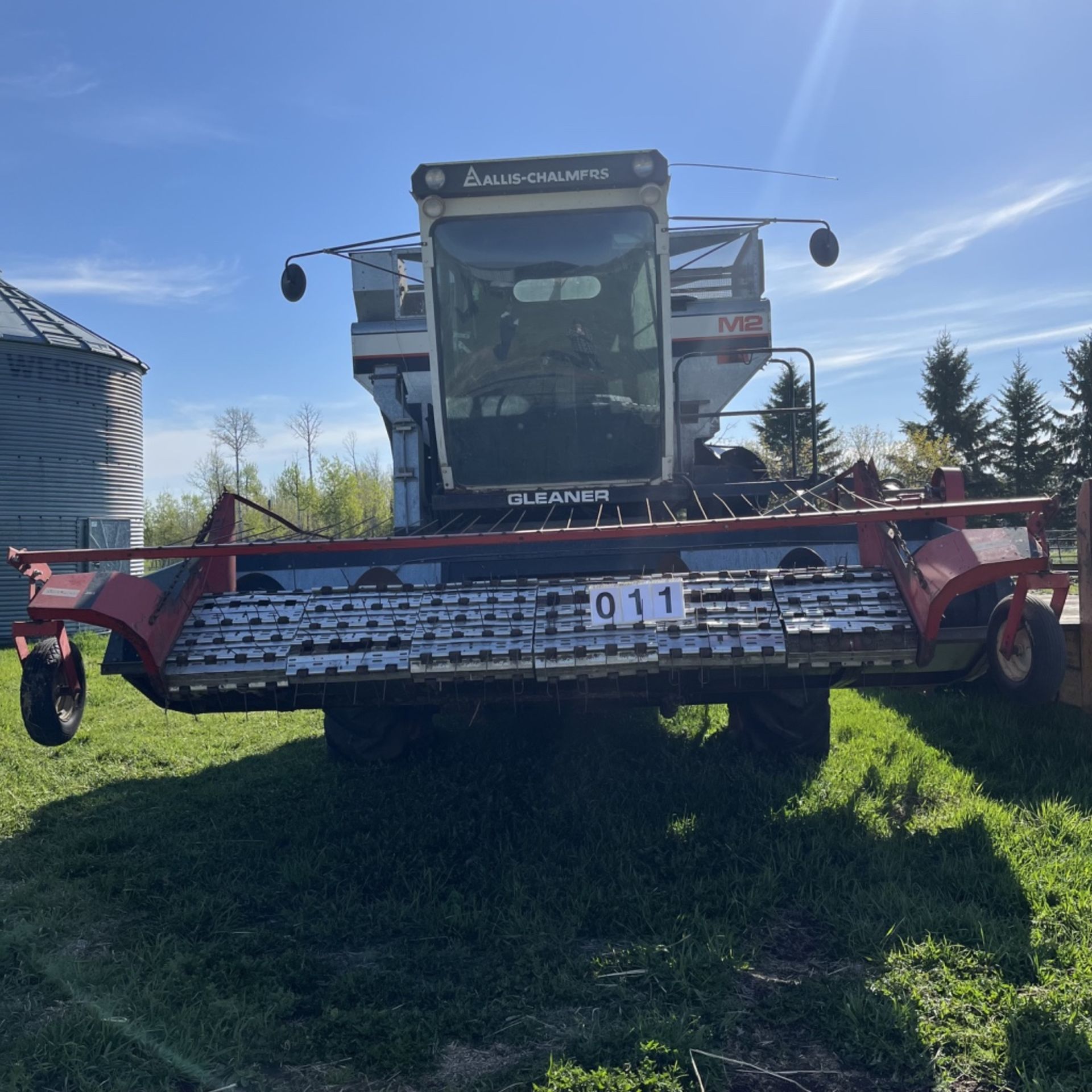 Gleaner M2 Combine, Running