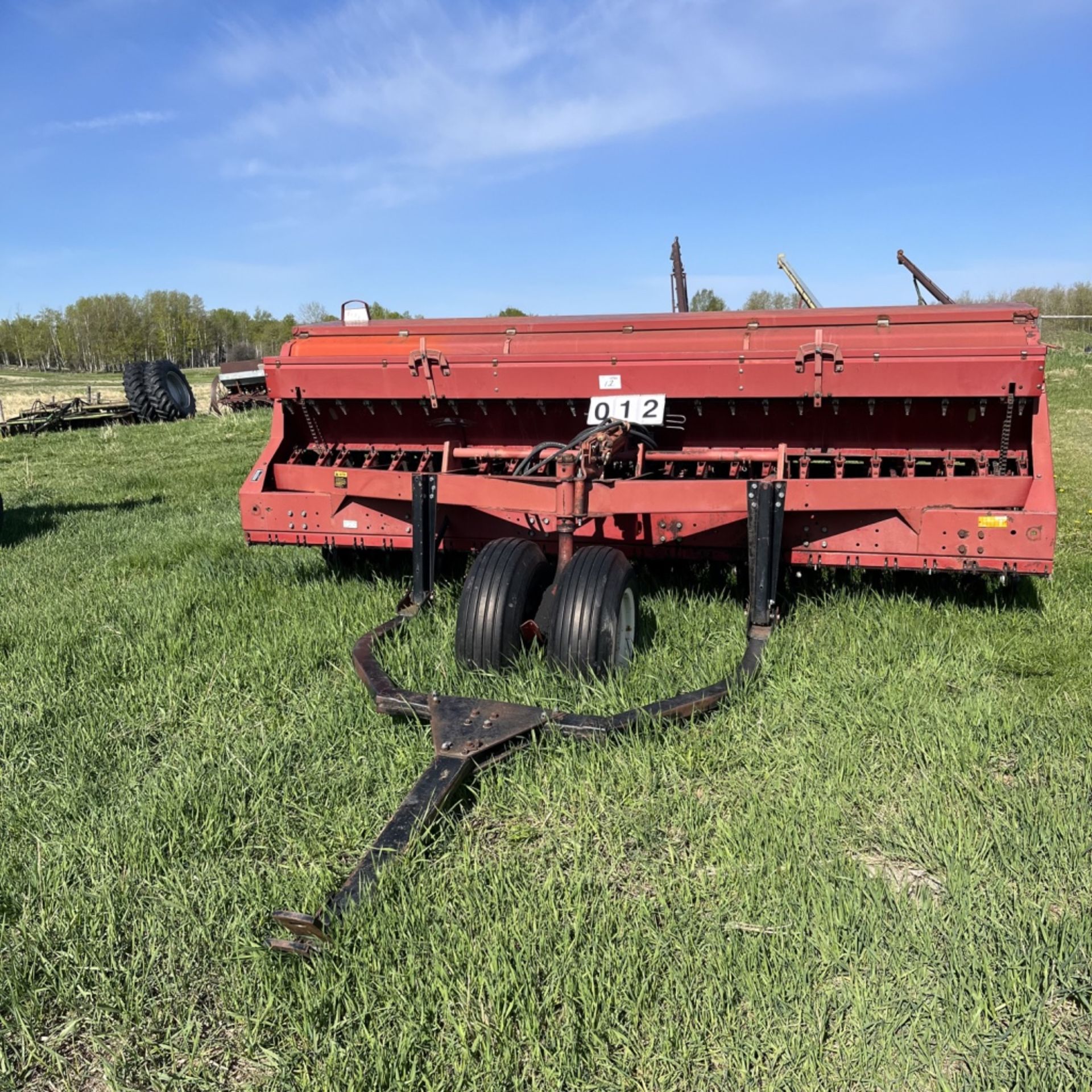 12 Ft. International 6200 disk drill, grass & fertilizer attachment, rubber packers, 24 run - Image 9 of 9