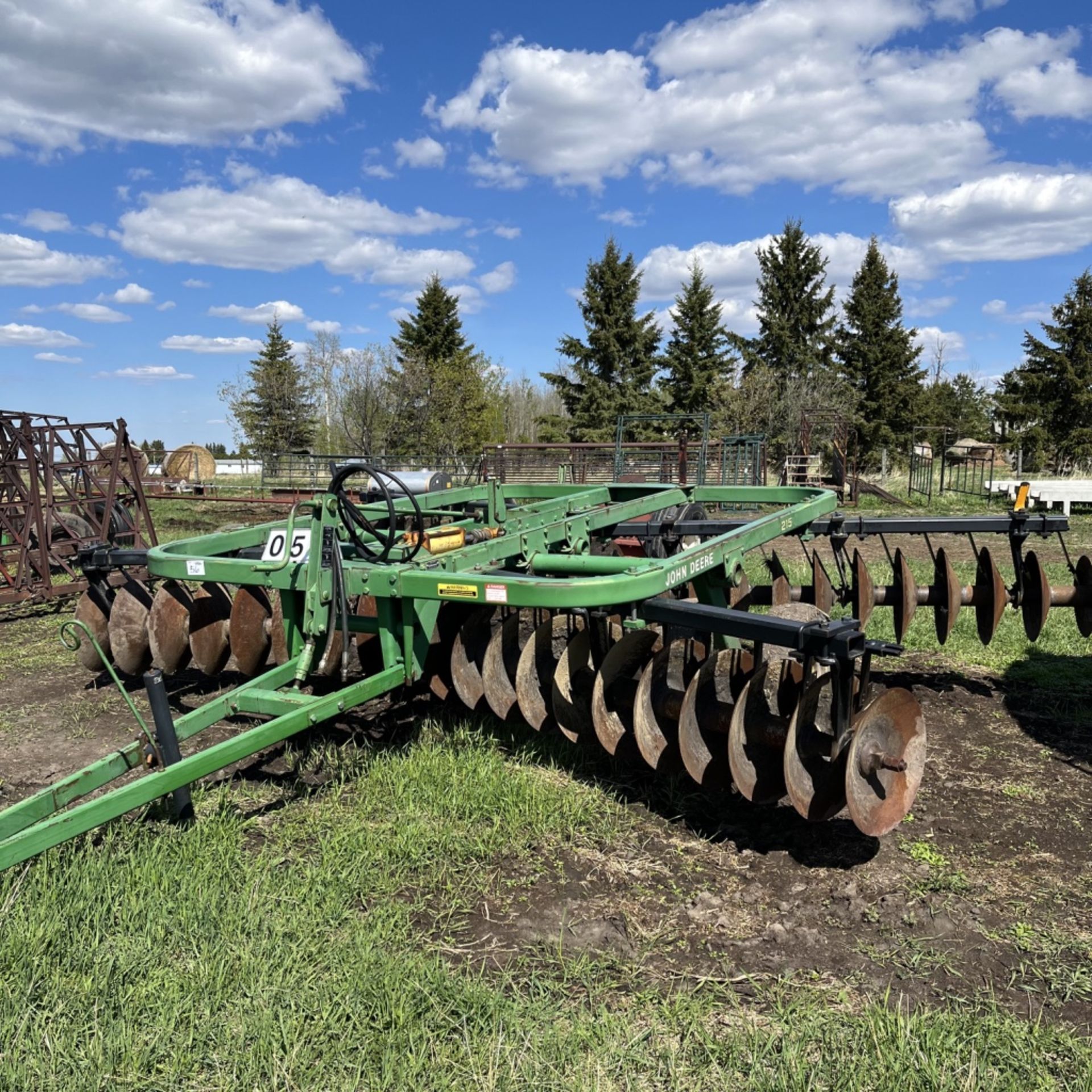 John Deere 215 Disk 16 ft. Hydraulic lift, good blades - Image 3 of 6