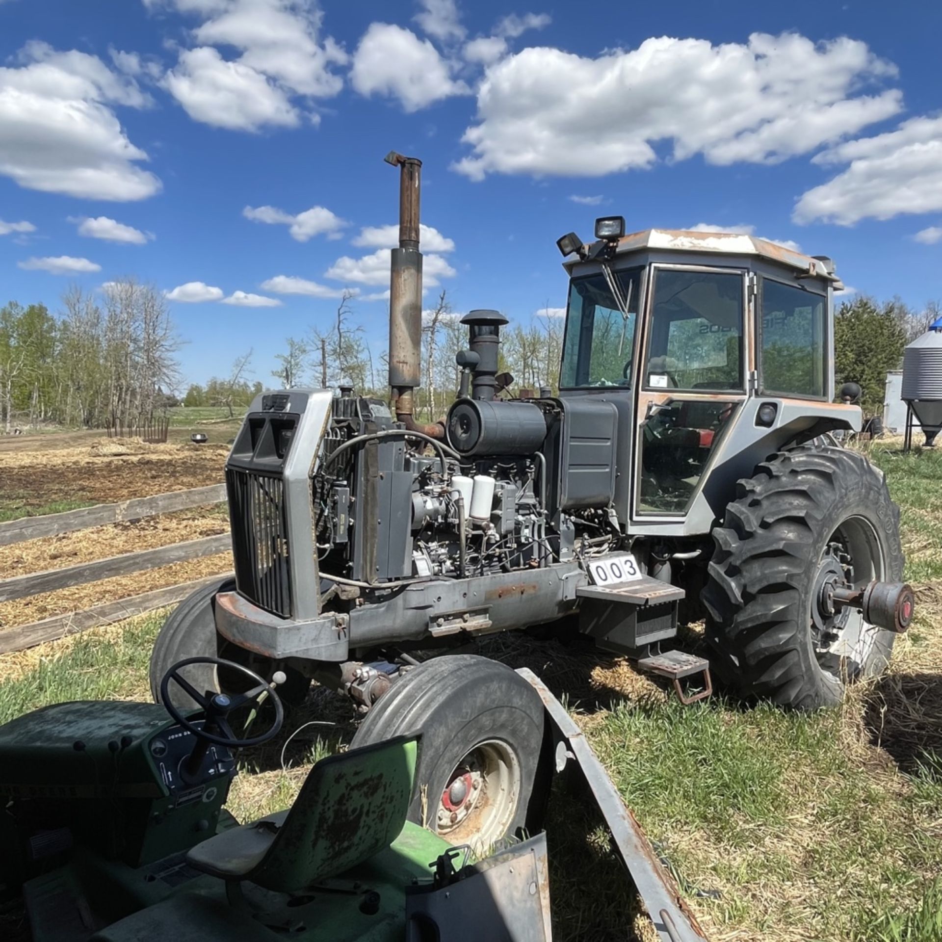 White Field Boss 2-155 tractor, Series 3Duals 619 hrs. Double hydraulics, 540 & 1000 PTO, motor - Image 2 of 4