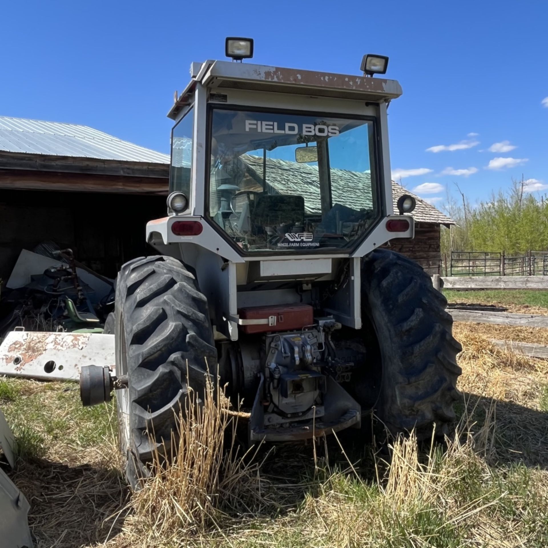 White Field Boss 2-155 tractor, Series 3Duals 619 hrs. Double hydraulics, 540 & 1000 PTO, motor - Image 3 of 4