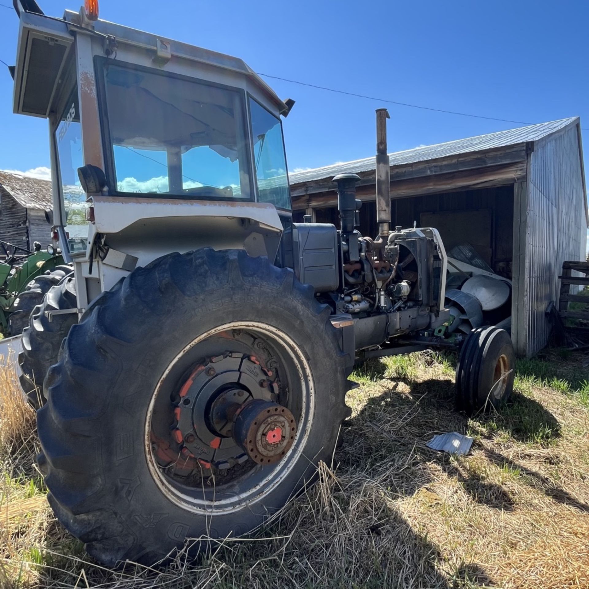 White Field Boss 2-155 tractor, Series 3Duals 619 hrs. Double hydraulics, 540 & 1000 PTO, motor - Image 4 of 4