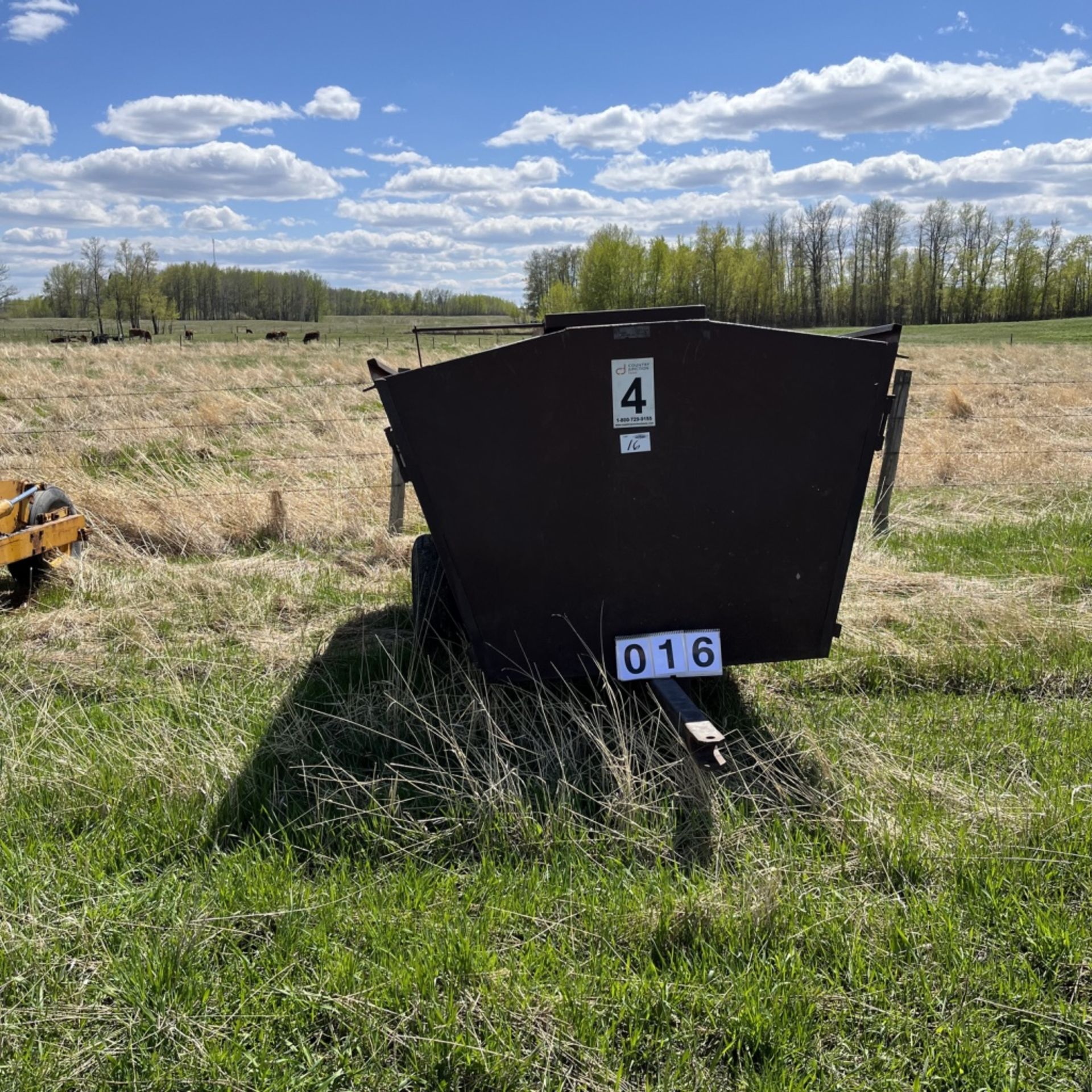 Cypress industries calf creep, Approx. 200 bu. With panels - Image 2 of 4