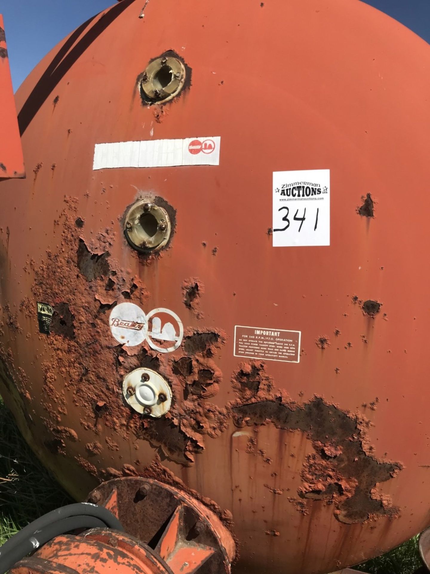 3000 gal Honey wagon Tank has hole , flat tires, must be moved by September 1,2022 - Image 2 of 3