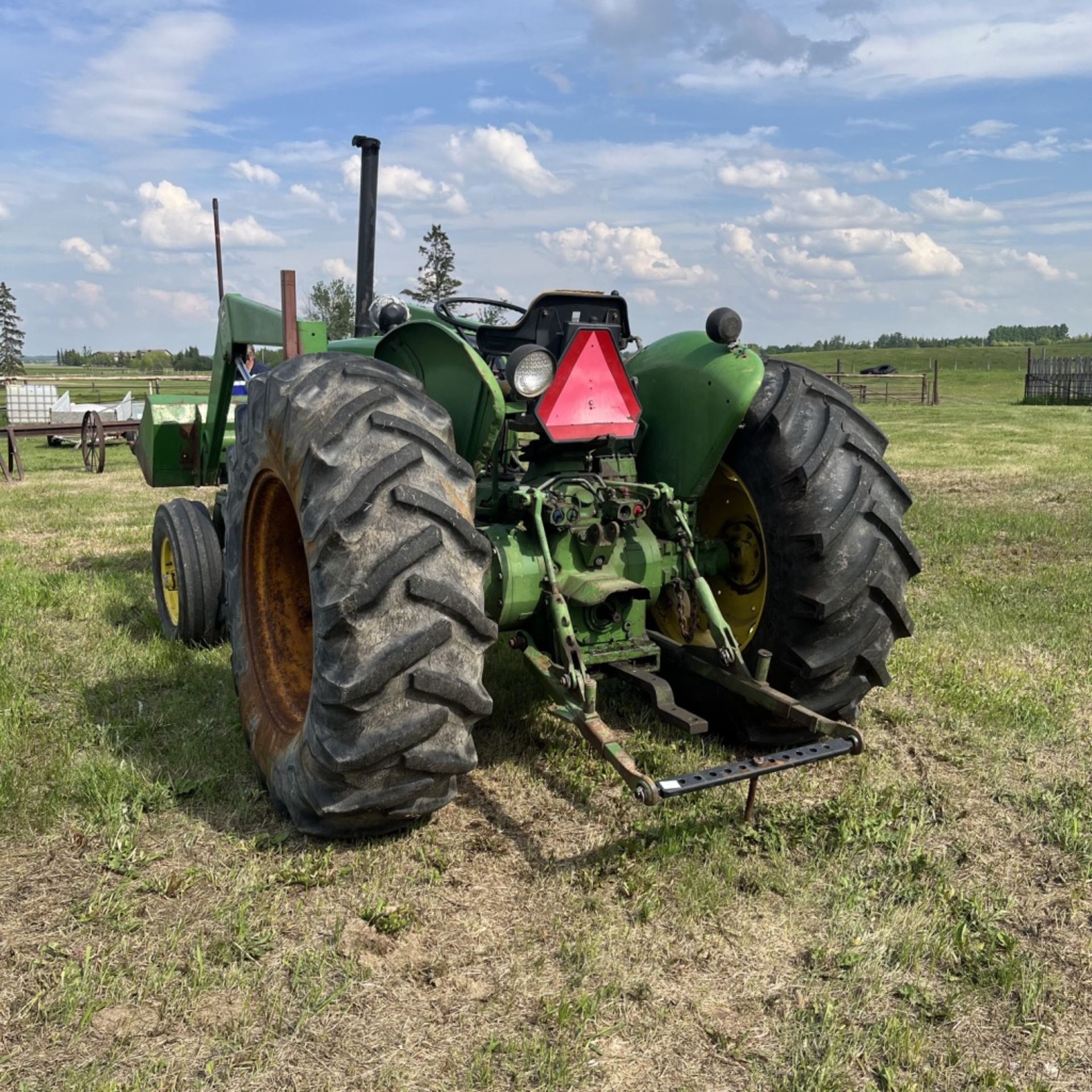 JD 2140 Tractor & Loader #48 - Independent Hydraulics, 3PT Hitch, Hours Undetermined, (sn covered by - Bild 4 aus 6