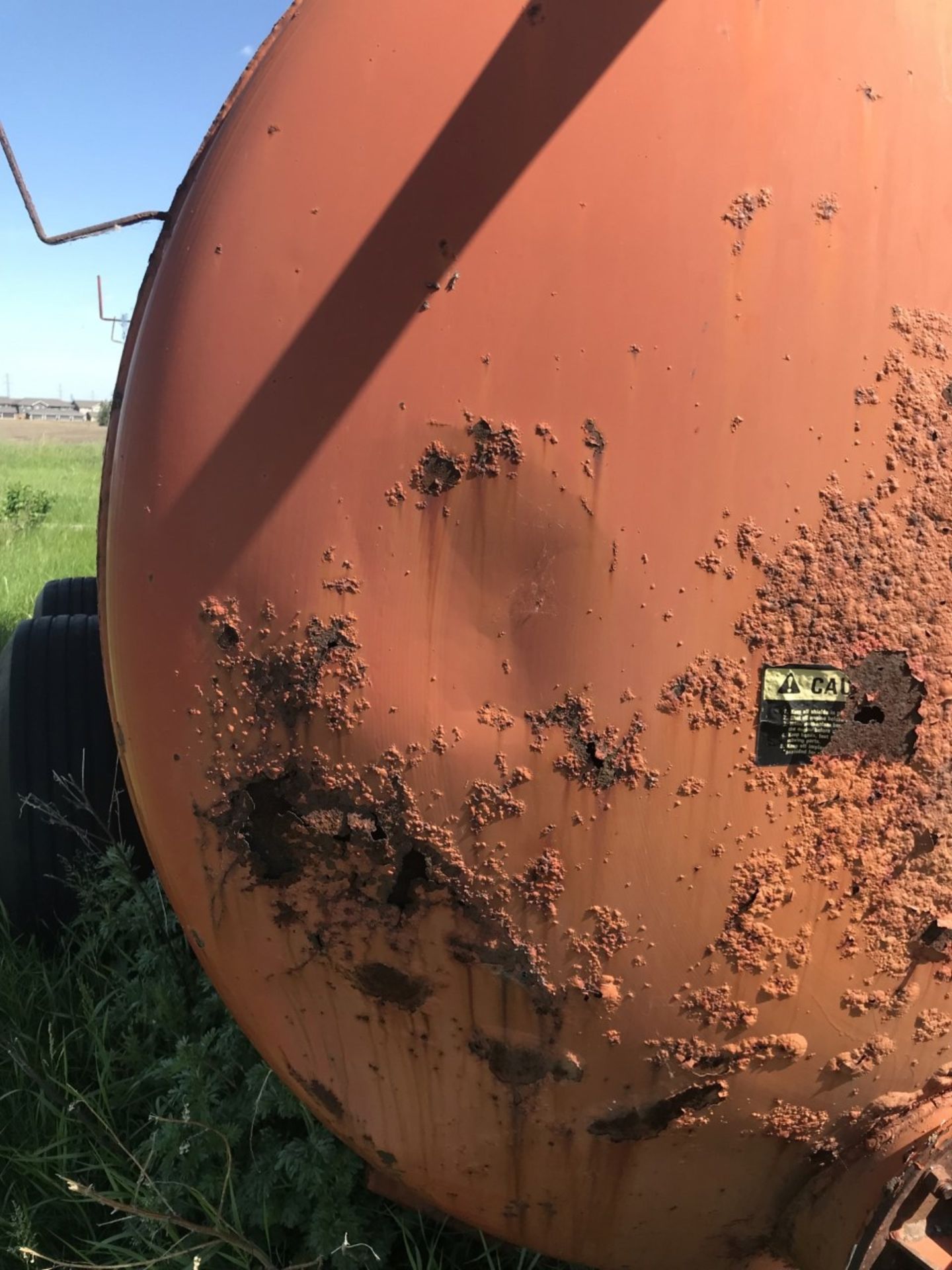 3000 gal Honey wagon Tank has hole , flat tires, must be moved by September 1,2022