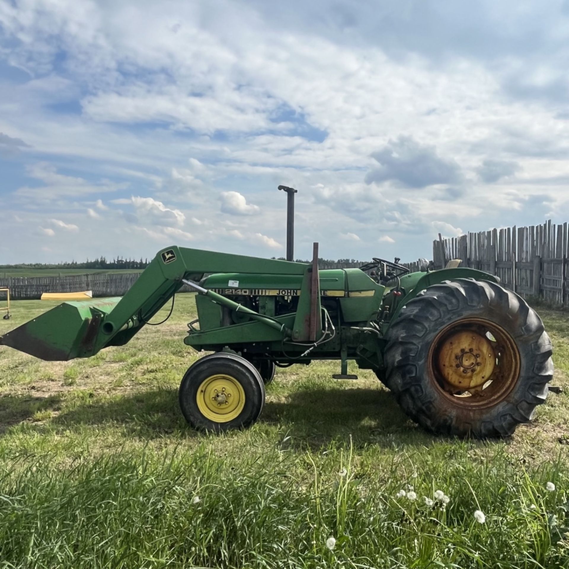 JD 2140 Tractor & Loader #48 - Independent Hydraulics, 3PT Hitch, Hours Undetermined, (sn covered by - Bild 2 aus 6