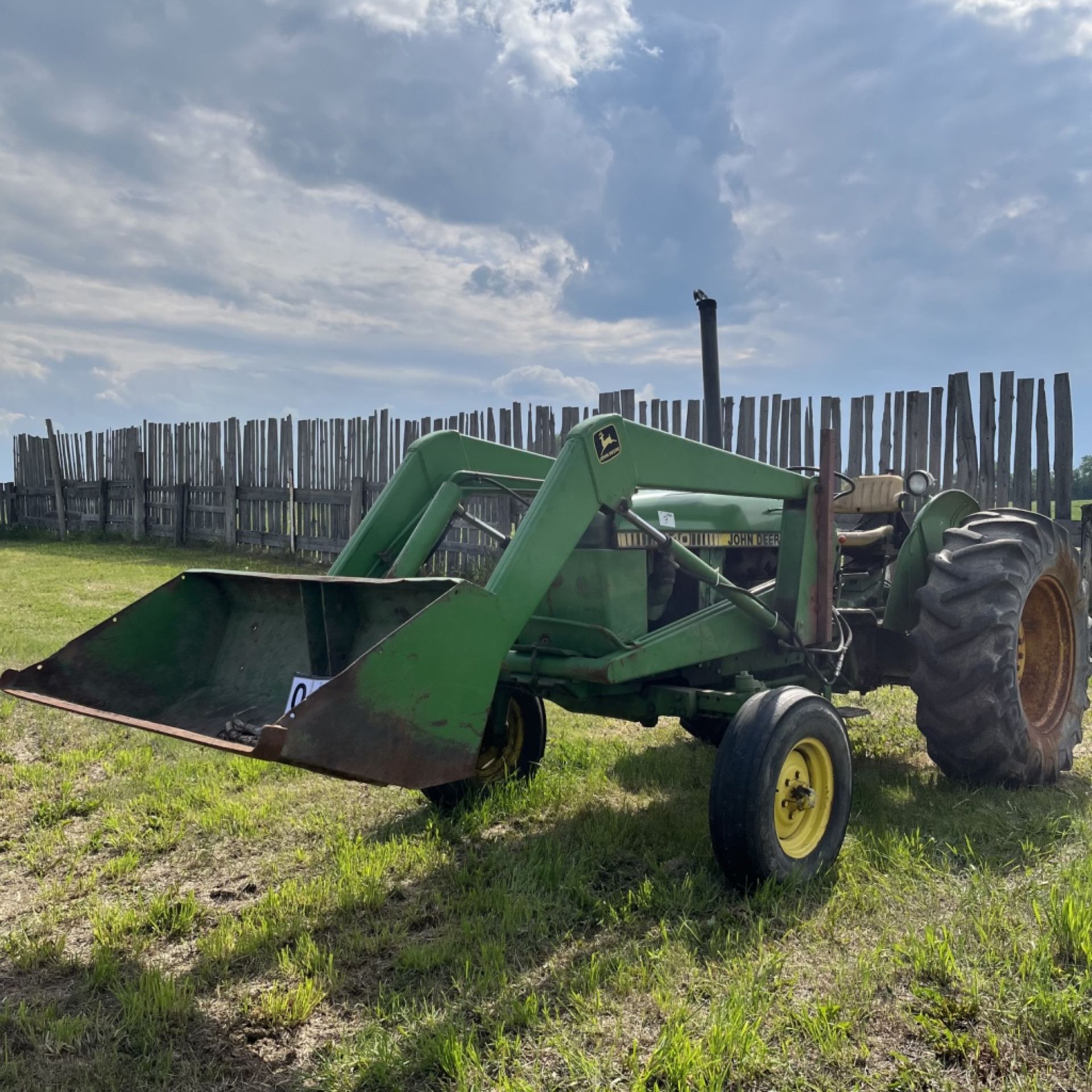 JD 2140 Tractor & Loader #48 - Independent Hydraulics, 3PT Hitch, Hours Undetermined, (sn covered by