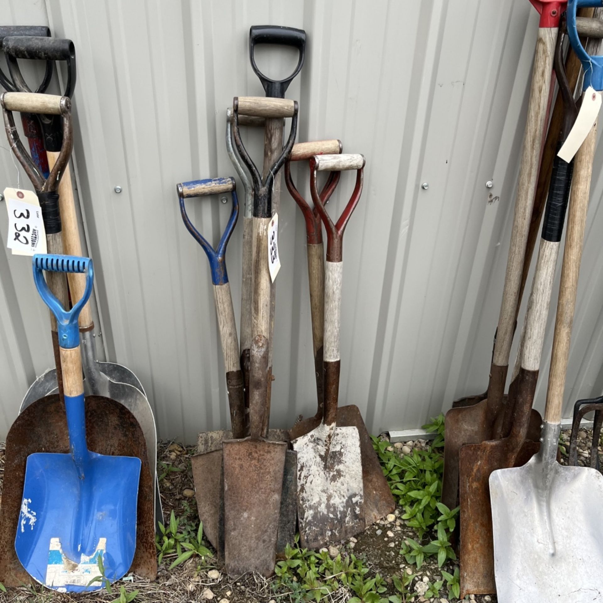 Shovels - Image 2 of 2